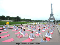 Euro Cup and Yoga Festival at Eiffel Tower Rocked Paris - Picture 3